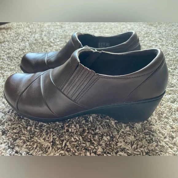 Clarks Women's Brown Leather Shoes - Picture 3 of 6